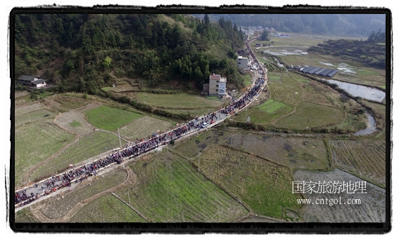 1700桌合攏宴，總長3.7公里，10380人同桌就餐，創(chuàng)歷史之最